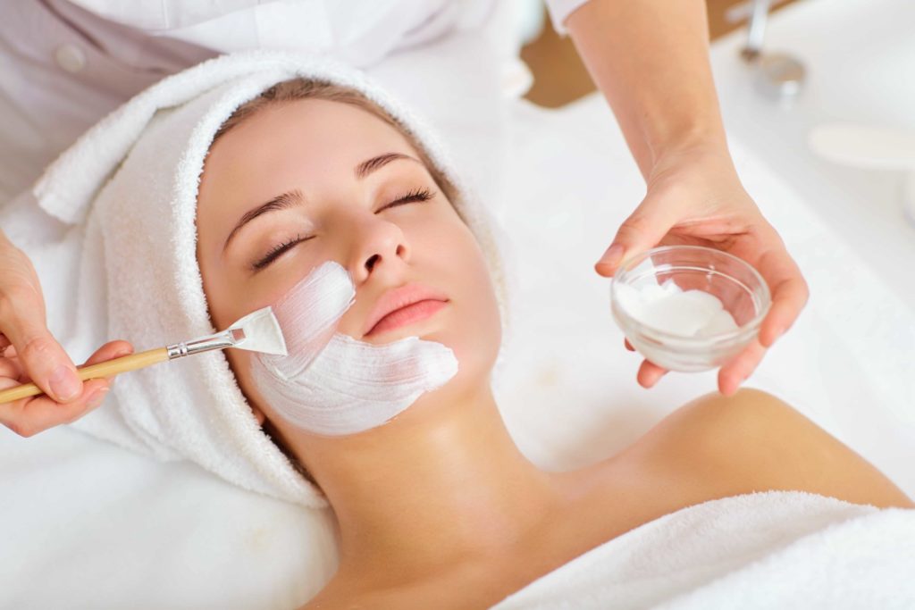 Which Facial Helps to Reduce Signs of Aging